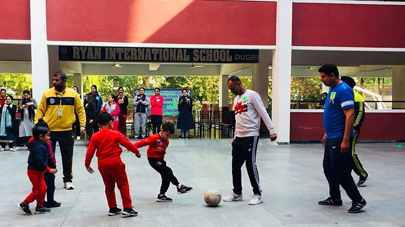 PARENT AND CHILD FOOTBALL MATCH - Ryan International School, Dugri