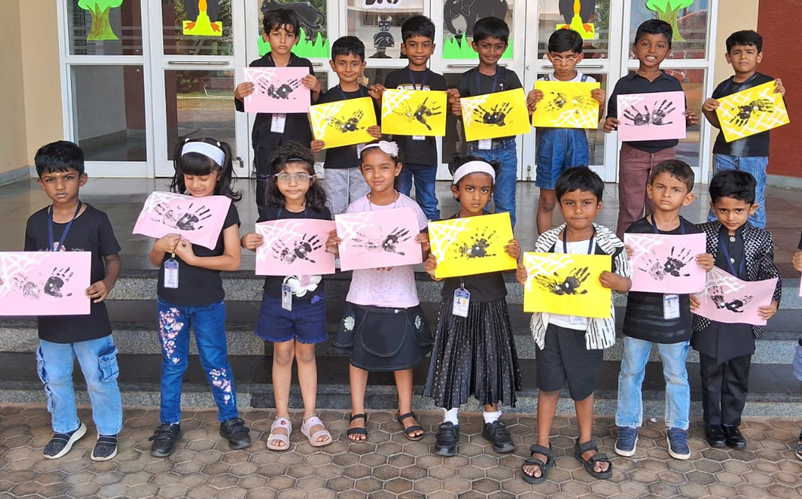 Montessori Bold Black day