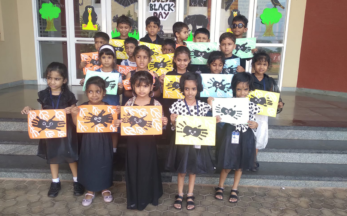 Montessori Bold Black day