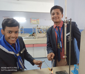 Students in Science Lab, Ryan International School Montesoori, Sultanpur Road
