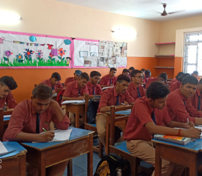 Students Studying, Ryan International School Montesoori, Sultanpur Road